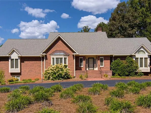 3141 Robinhood Rd, Winston Salem, NC 27106
