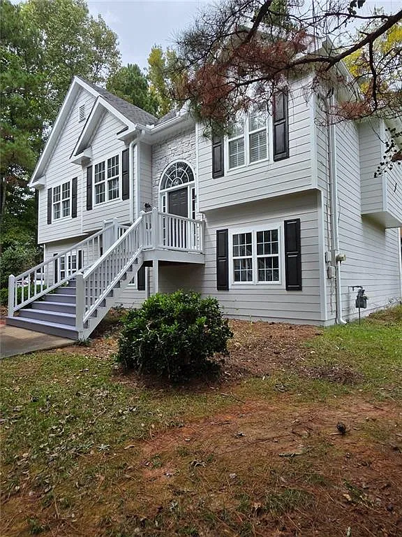 5 bed, 2.0 bath, 3577 sqft, $2,300 — Photo 3