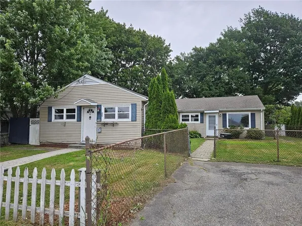 28 Ludlow Rd, Middletown, RI 02842