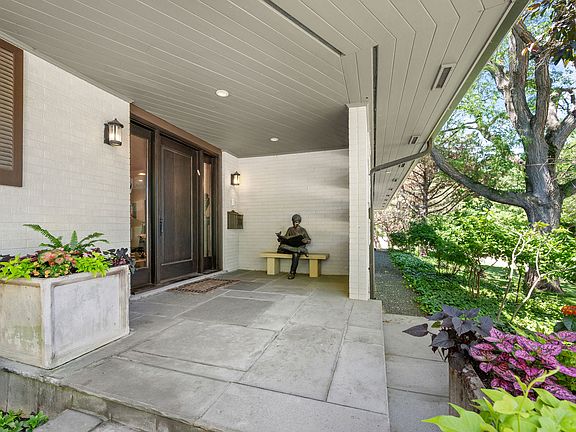 3rd image of 620 Orchard Ln