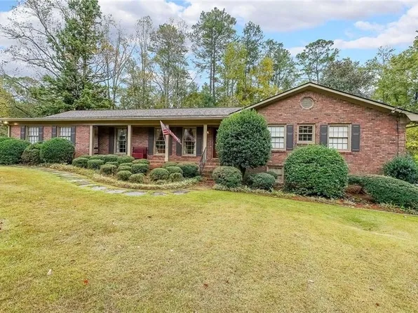 2827 Beverly Hills Dr NE, Marietta, GA 30068