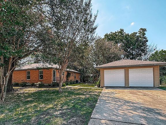 2nd image of 211 Brookhollow Dr