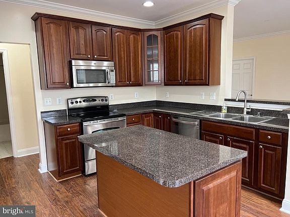 3rd image of 1604 Martha Ct Unit 403