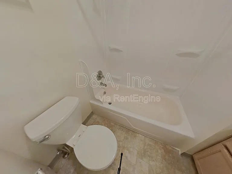 140 NE Conifer Blvd #8 — Photo 10