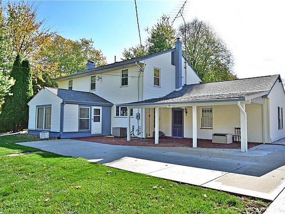 2nd image of 925 Melwood Dr NE