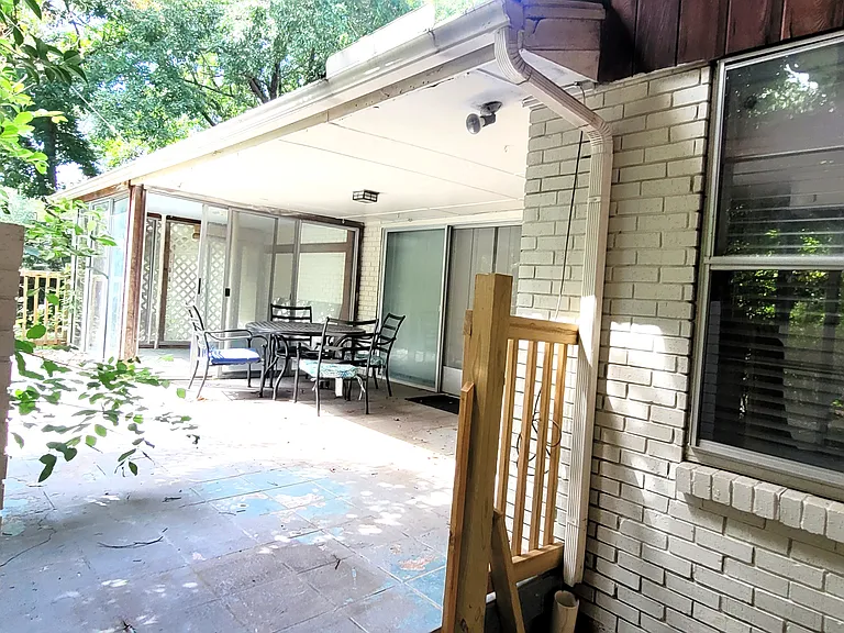 204 Overhill Dr — Photo 9