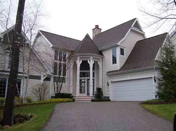 1210 Aspen Way, Petoskey, MI 49770