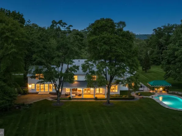 1803 Apple Tree Ln E, Bethlehem, PA 18015