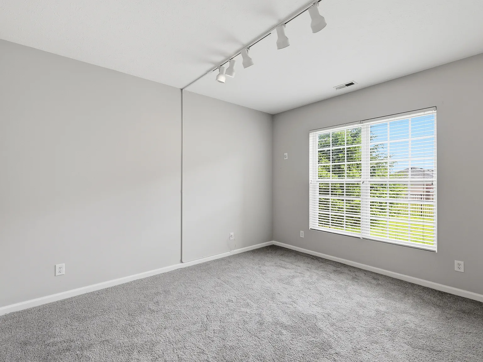 4 bed, 3324 sqft, $2,700 — Photo 4