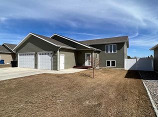3482 Lyons Ave, Dickinson, ND 58601