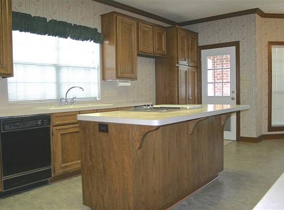 5th image of 301 King Arthur Dr