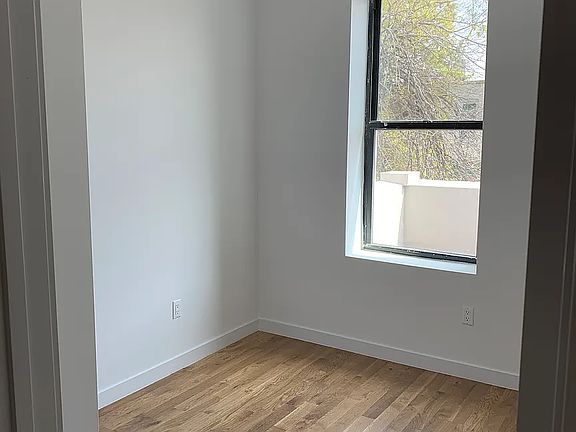 5th image of 459 Shepherd Ave #2