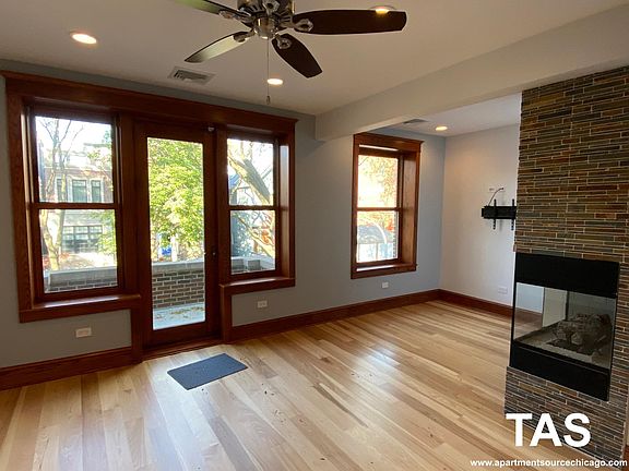3rd image of 1019 W Oakdale Ave #2