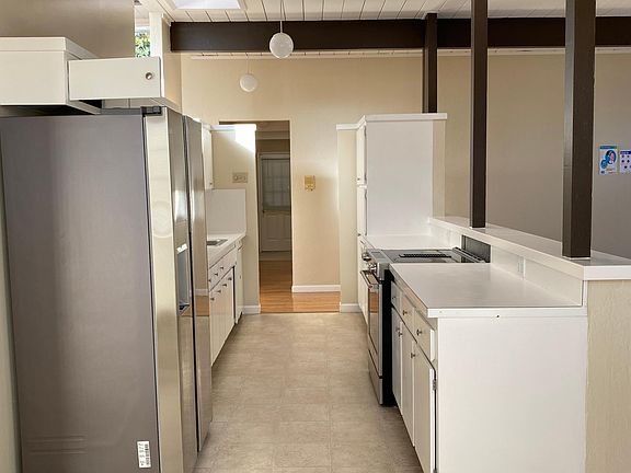 5th image of 2050 Sandalwood Ct
