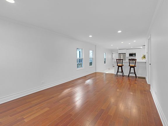 3rd image of 1407 W Fuller St