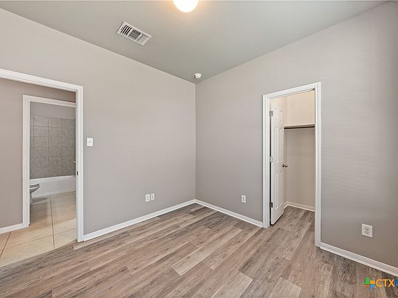 4th image of 8016 Hawthorn