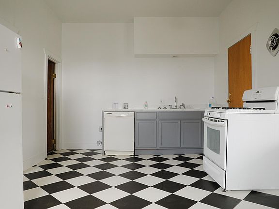 4th image of 2624 McCarver St