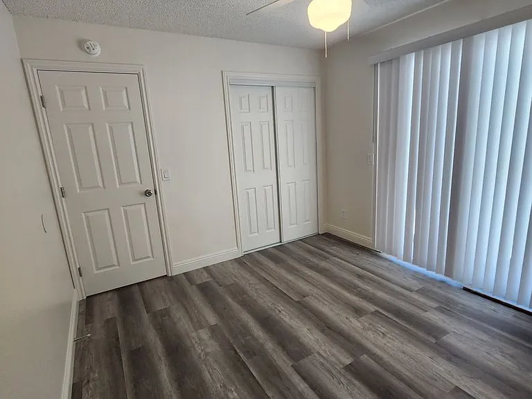 241 Clarence Ave — Photo 11