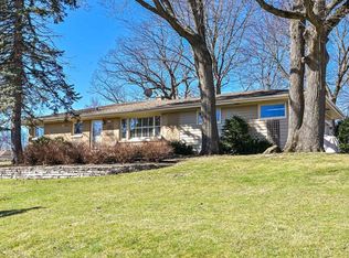 1531 N 118th St, Wauwatosa, WI 53226