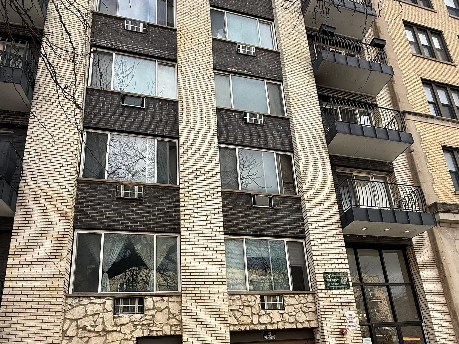 6815 N Sheridan Rd — Photo 1