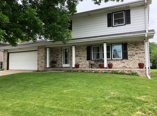 8661 Primrose Ln, Clive, IA 50325