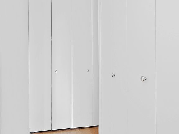 4th image of 301 E 79th St APT 17C