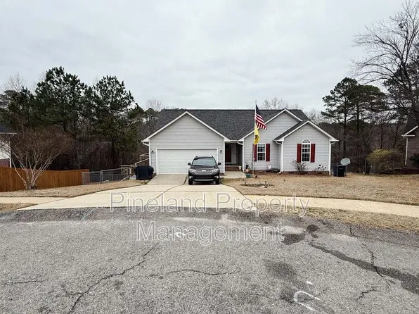 7704 Redwood Ave, Fayetteville, NC 28314