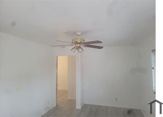 4th image of 11876 S Figueroa St