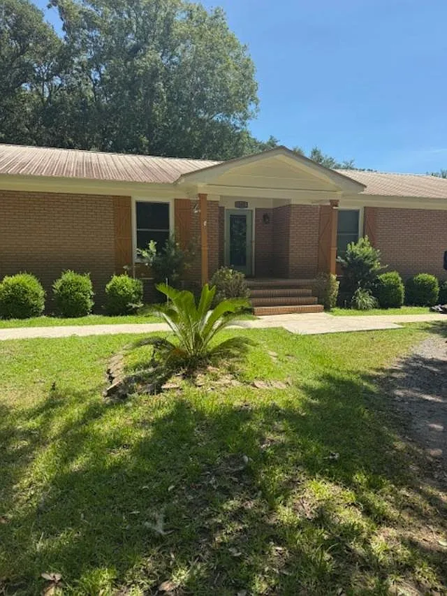 3 bed, 1150 sqft, $2,100 — Photo 2