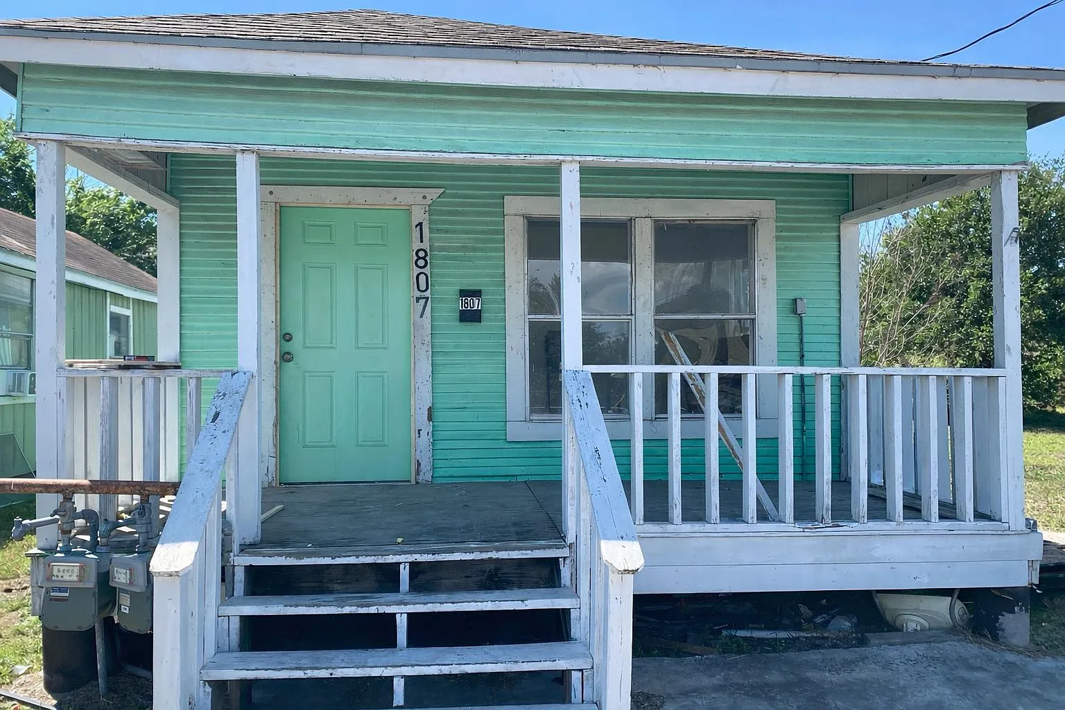 1805 Comanche St — Photo 1