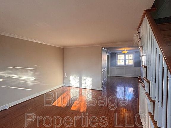 3rd image of 227 Pine St