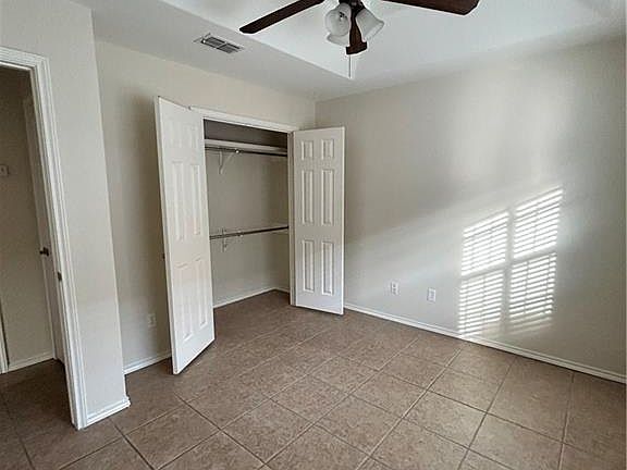 4th image of 609 S Logan Dr