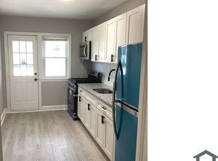 828 N Chapelgate Ln, Baltimore, MD 21229