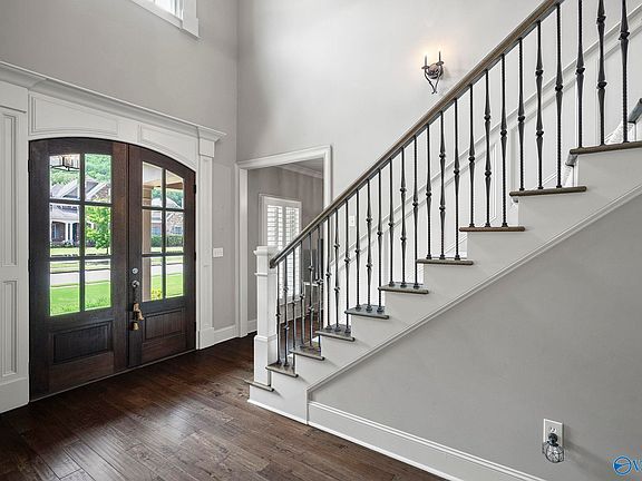 4th image of 8 Braewick Pl SE
