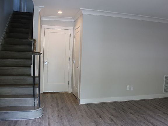 2nd image of 914 N Buchanan St #914