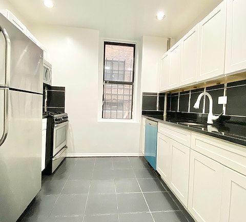 4th image of 79 Saint Nicholas Pl APT B