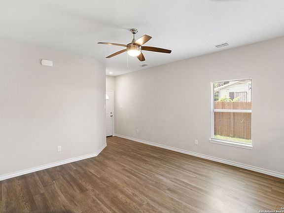 5th image of 123 E BURCHAM AVE