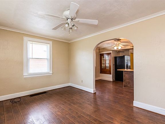 3rd image of 607 E Lake Ave