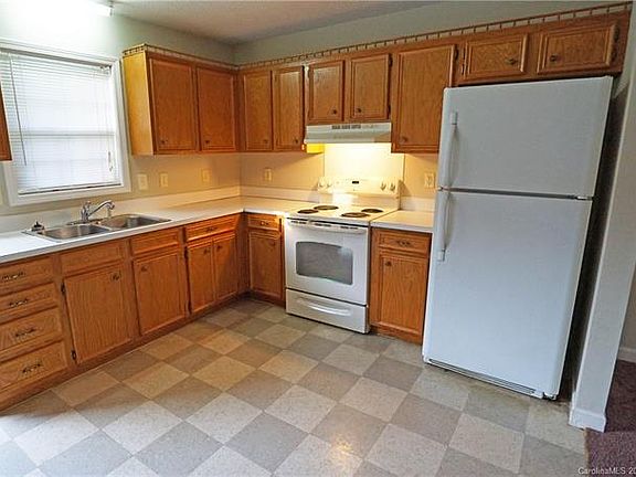 3rd image of 371-373 Turner St