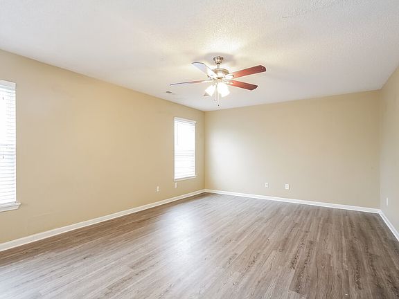 4th image of 468 Brookstone Dr