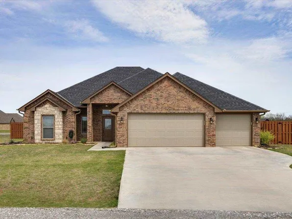 9902 Bentley Pl, Elgin, OK 73538