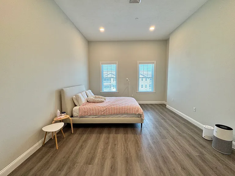 320 Middlesex Ave #D-405 — Photo 15