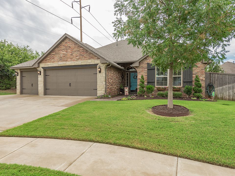 1st image of 1600 NW 158th Cir