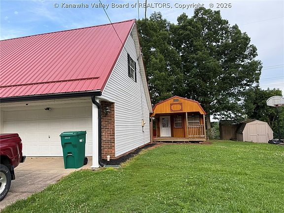 2nd image of 401 Kingswood Dr