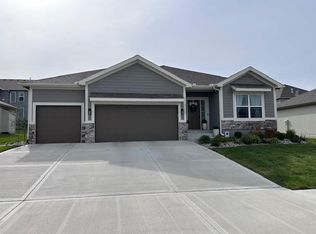 13805 NW 75th St, Parkville, MO 64152
