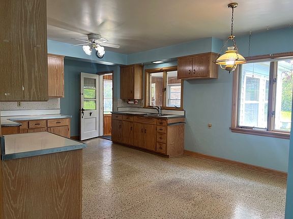 3rd image of 837 E 42nd St