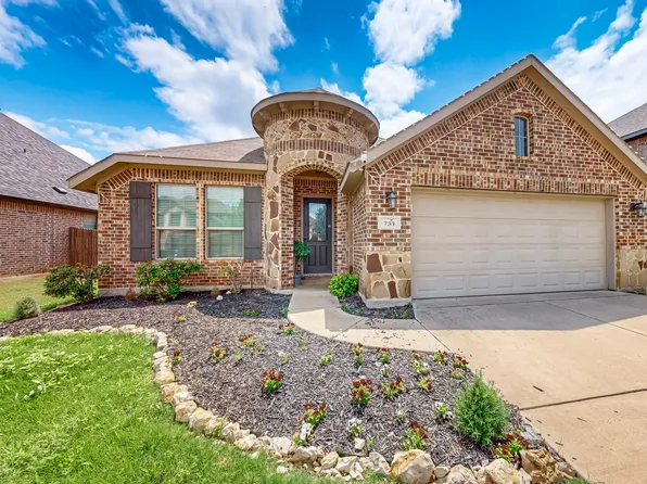 733 Ravenwood Dr, Saginaw, TX 76179