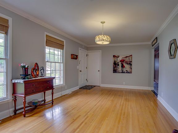 3rd image of 2621 Edge O Lake Dr