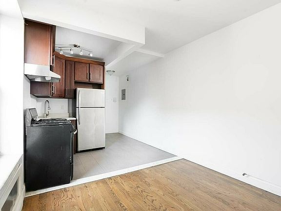 5th image of 424 E 116th St APT 15