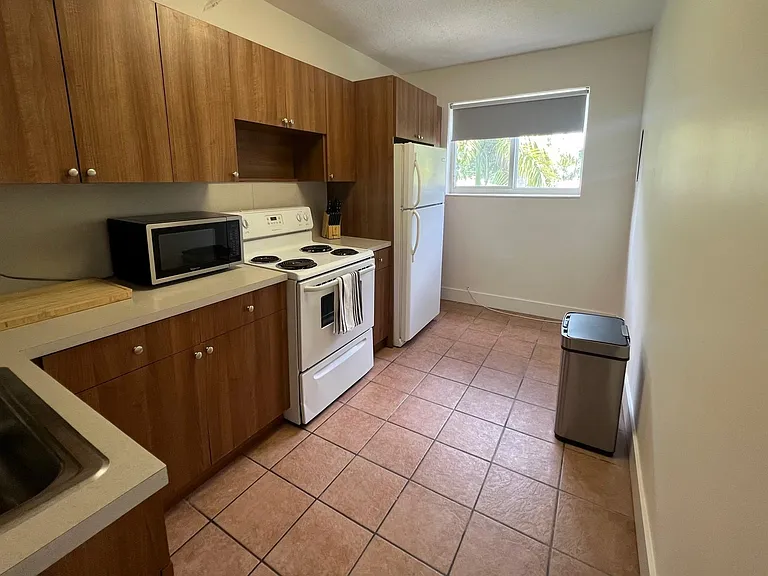 2356 SW 18th St #2 — Photo 7